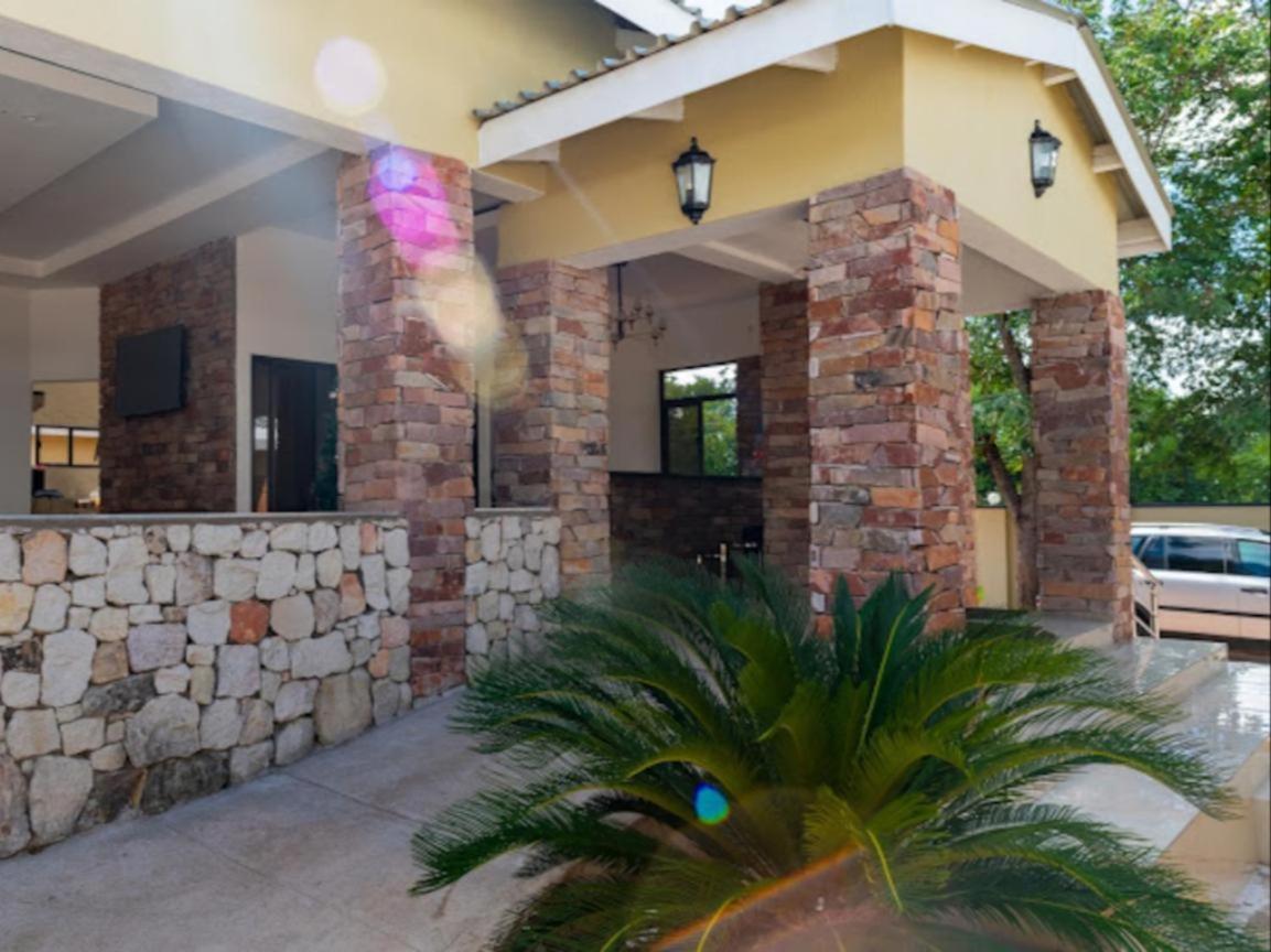 The Shrub Lodge Victoria Falls Exterior foto