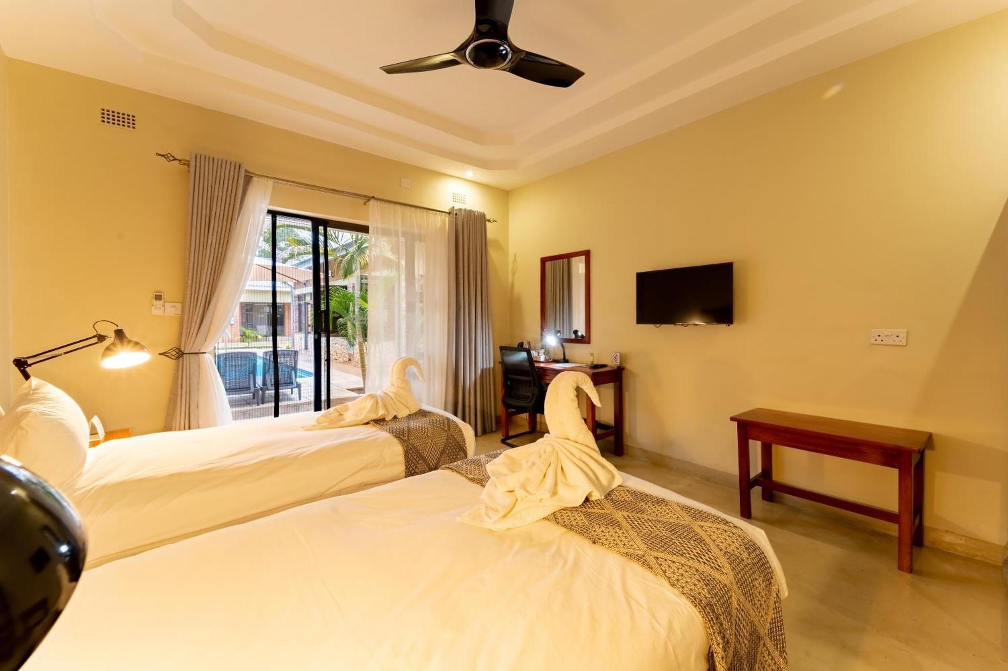 The Shrub Lodge Victoria Falls Exterior foto