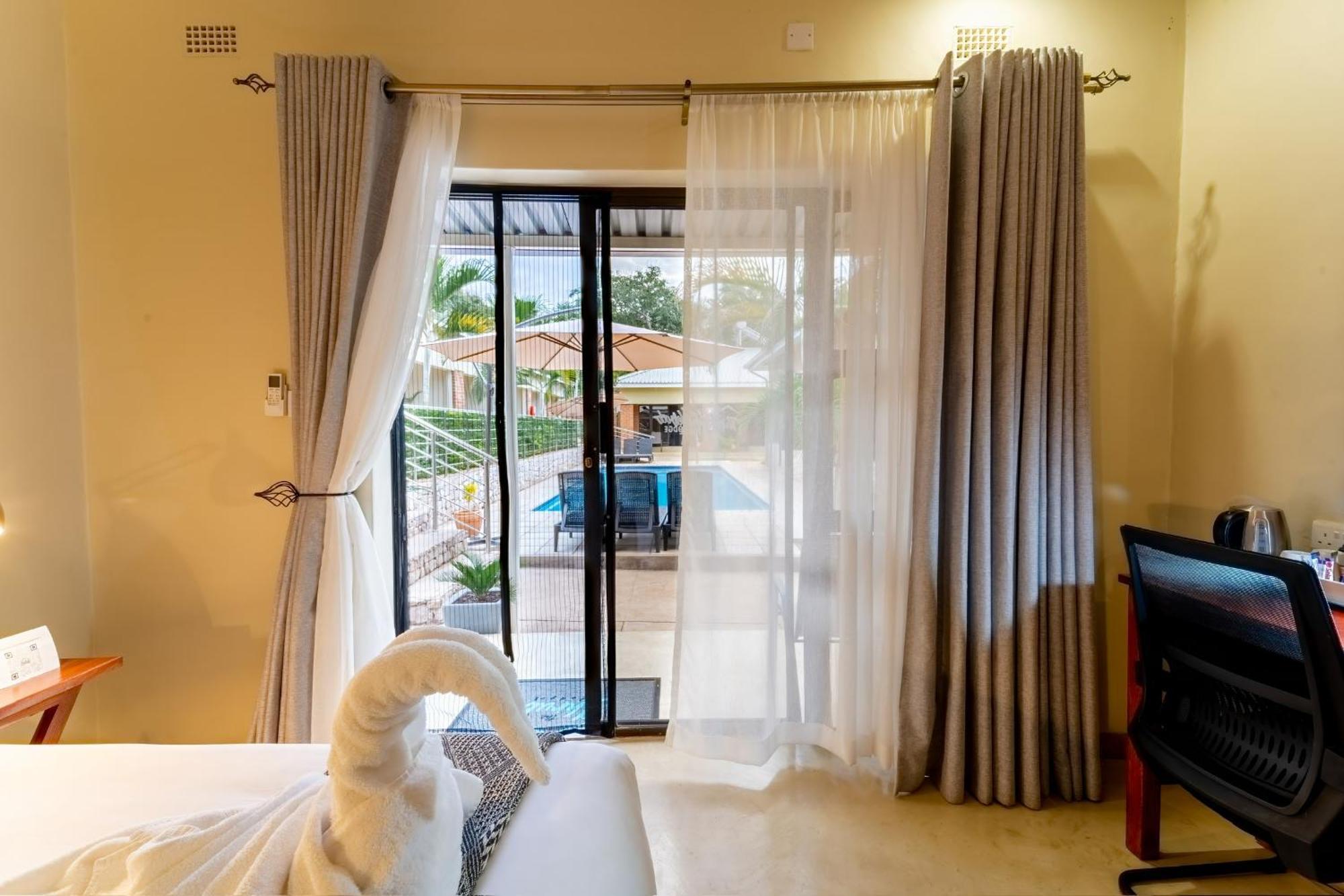 The Shrub Lodge Victoria Falls Exterior foto